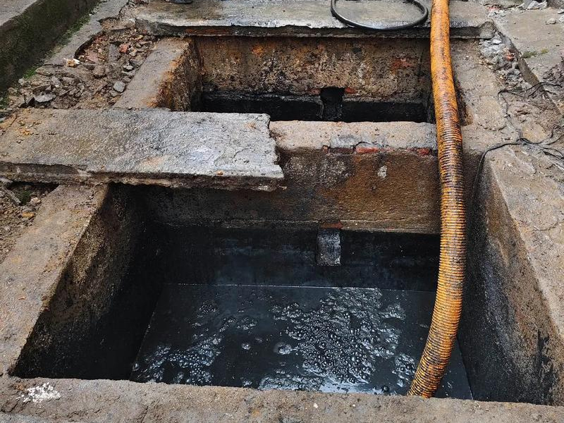 宝华清理化粪池